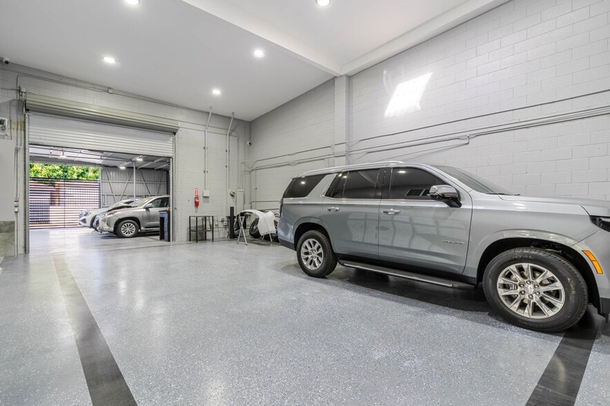 More Photos Of 11635-11637 Tuxford St, Sun Valley Warehouse For Sale