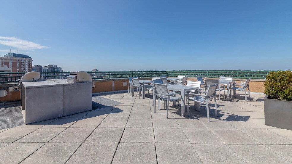 More Photos Of 901 N Nelson St, Arlington Apartments For Lease