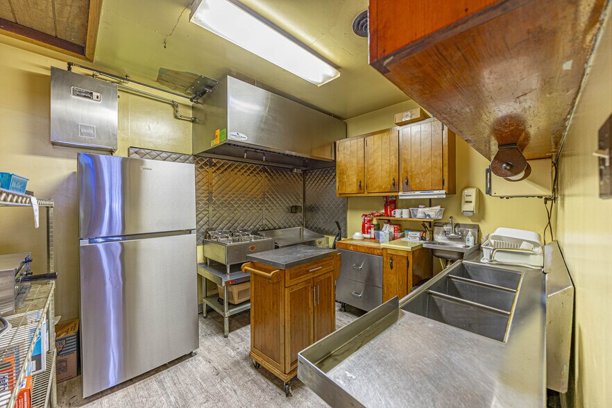 More Photos Of 614 Hancock Ave, Vandergrift General Retail For Sale