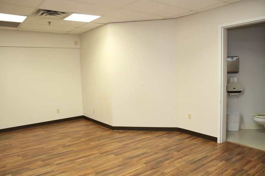 More Photos Of 1356 Washington St, Bath Storefront Retail Office For Lease