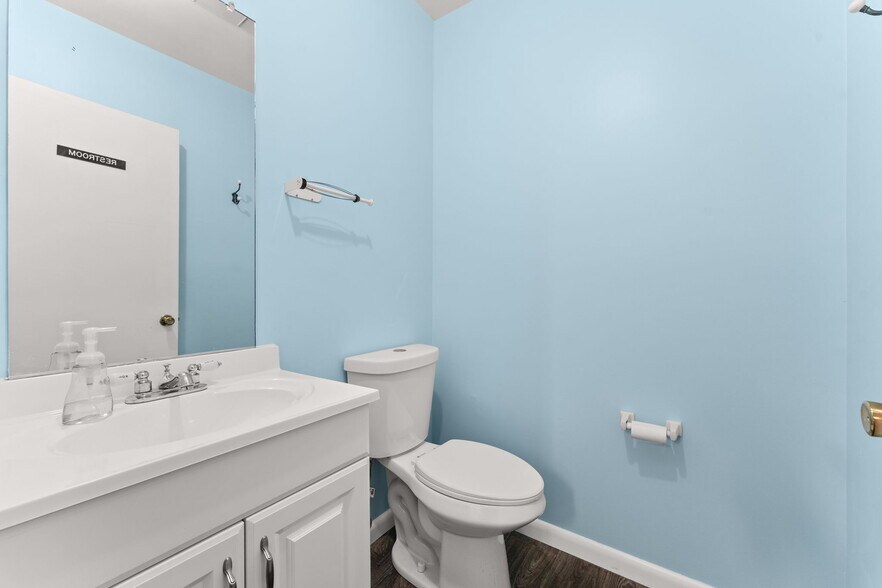 More Photos Of 2629 W 23rd St, Panama City Office For Sale