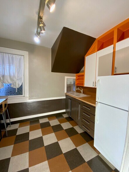 More Photos Of 1906 NW 25th Ave, Portland Apartments For Lease