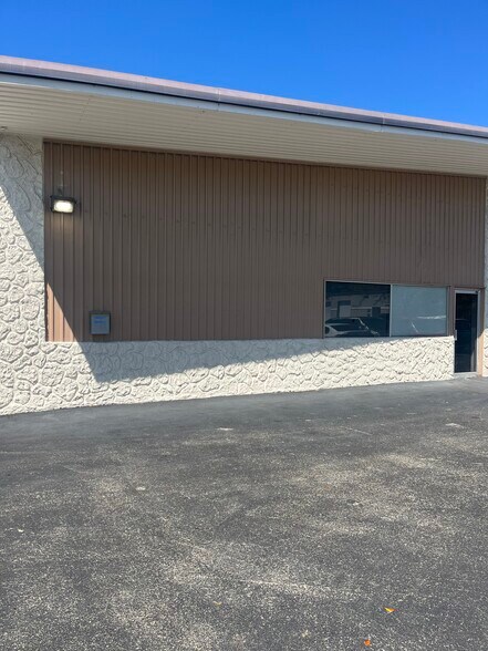 More Photos Of 3437 Westview Dr, Naples Warehouse For Lease
