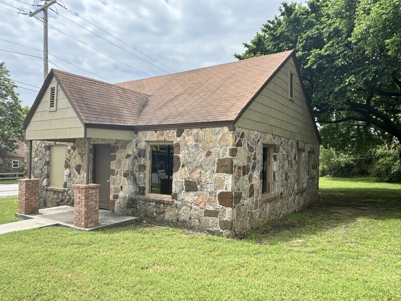 More Photos Of 400 S. Broad Street St, Saint Jo Land For Sale