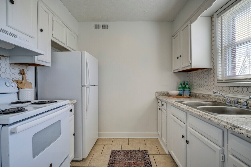 More Photos Of 132 Mesa Ln, Bristol Apartments For Sale