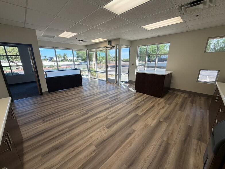 More Photos Of 7910 N Glen Harbor Blvd, Glendale Unknown For Lease