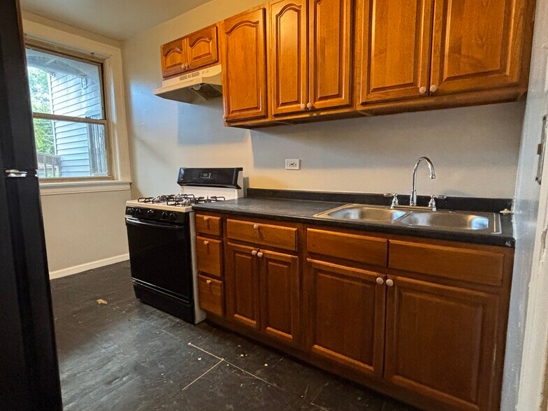 More Photos Of 9017 S Bishop St, Chicago Apartments For Sale