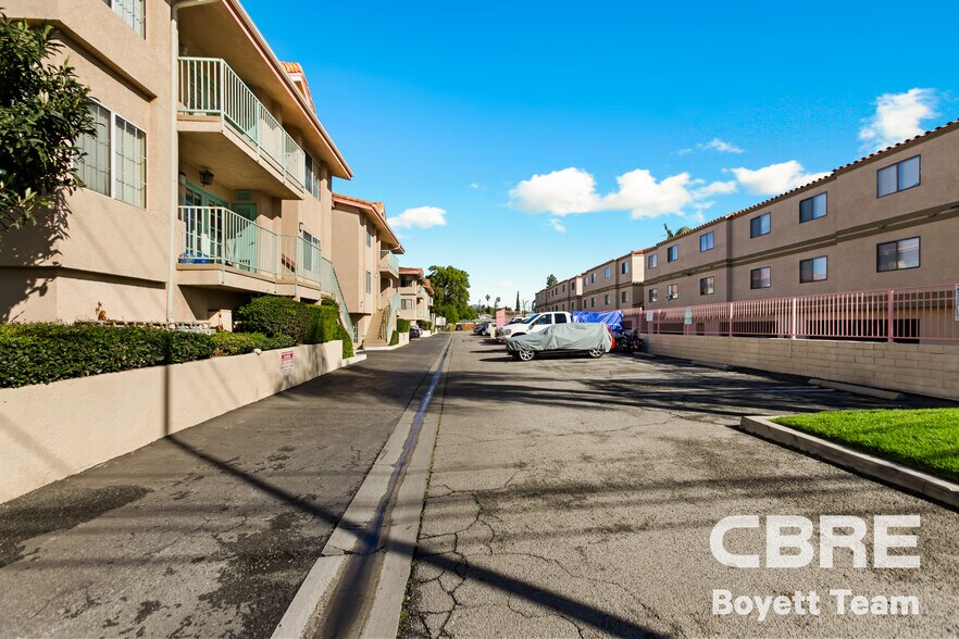 More Photos Of 18621 Saticoy St, Reseda Apartments For Sale