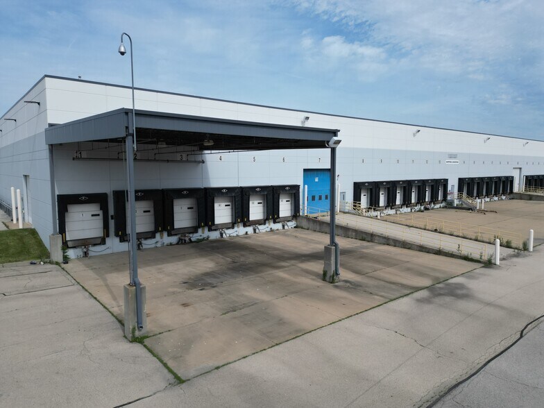 More Photos Of 2700 Ellis Rd, Joliet Warehouse For Lease
