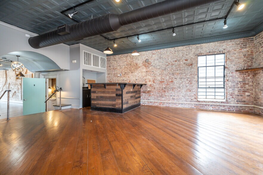 More Photos Of 512 E Main St, Spartanburg Storefront For Lease