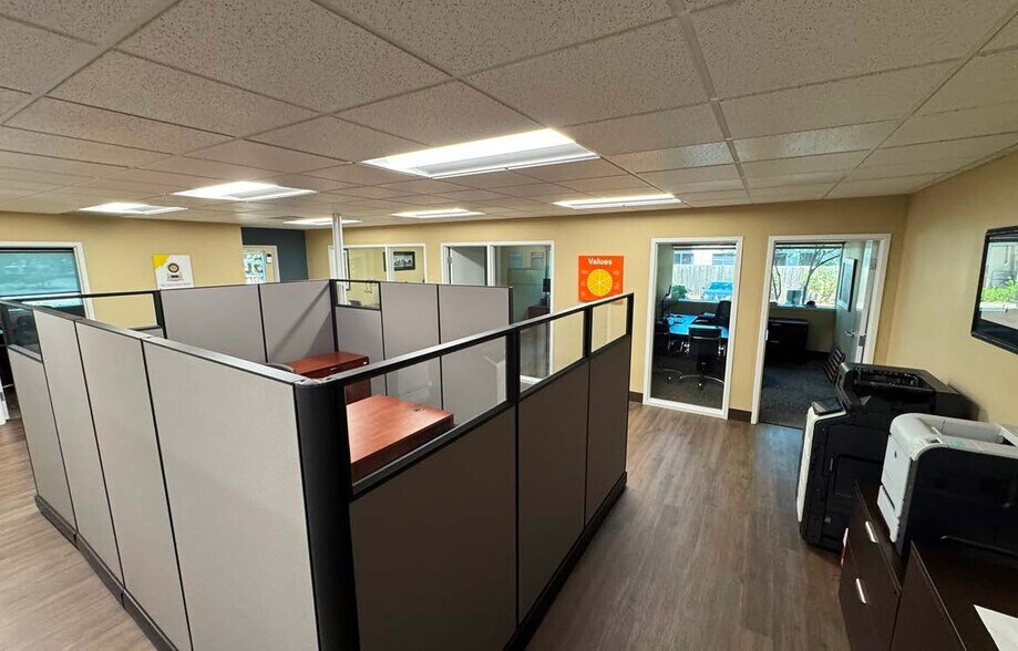 More Photos Of 698 12th St SE, Salem Office For Lease