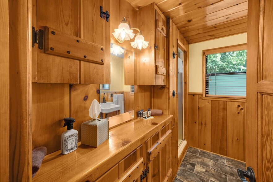 More Photos Of 26345 Delano Dr, Idyllwild-Pine Cove Hotel For Sale