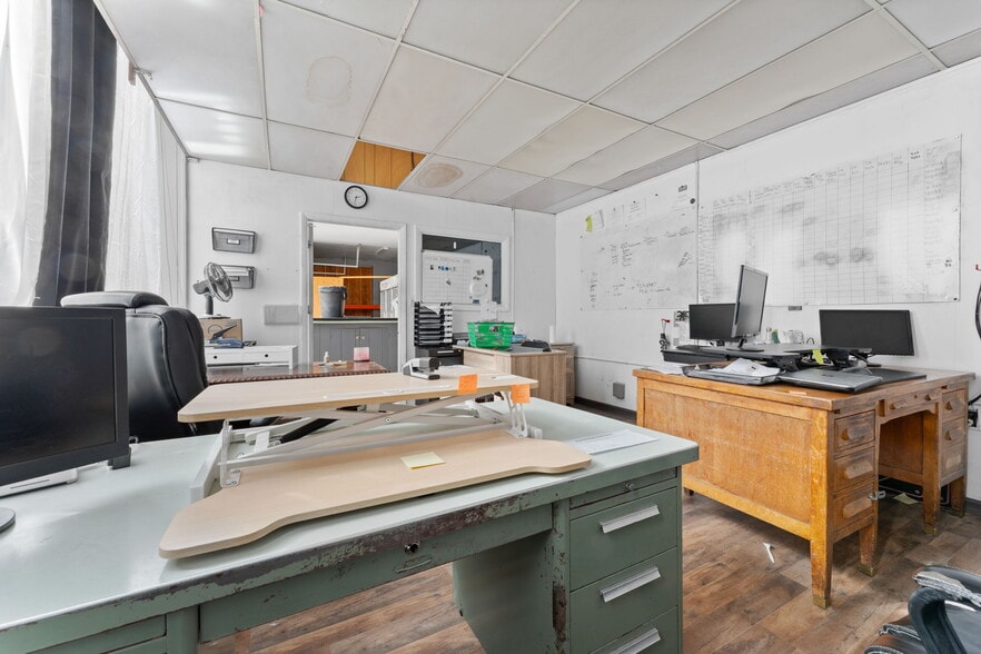 More Photos Of 24 Commerce St, Franklin Industrial For Sale