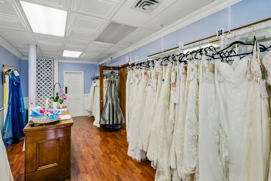 More Photos Of 4066 Broward Blvd, Fort Lauderdale Storefront Retail Office For Sale