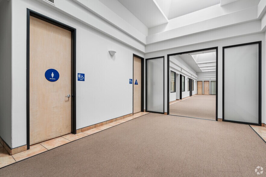 More Photos Of 45 W Easy St, Simi Valley Warehouse For Lease