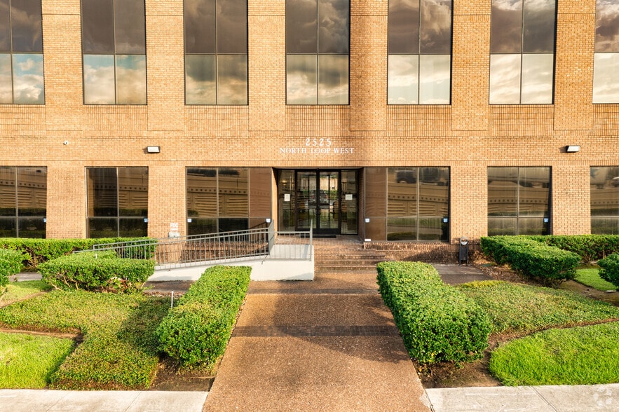 More Photos Of 2525 N Loop Fwy W, Houston Office For Lease