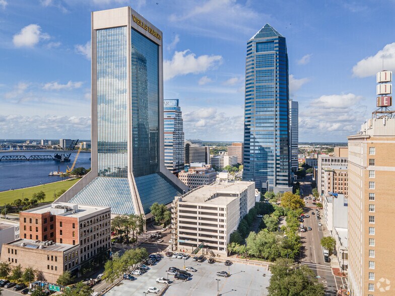 More Photos Of 50 N Laura St, Jacksonville Office For Lease