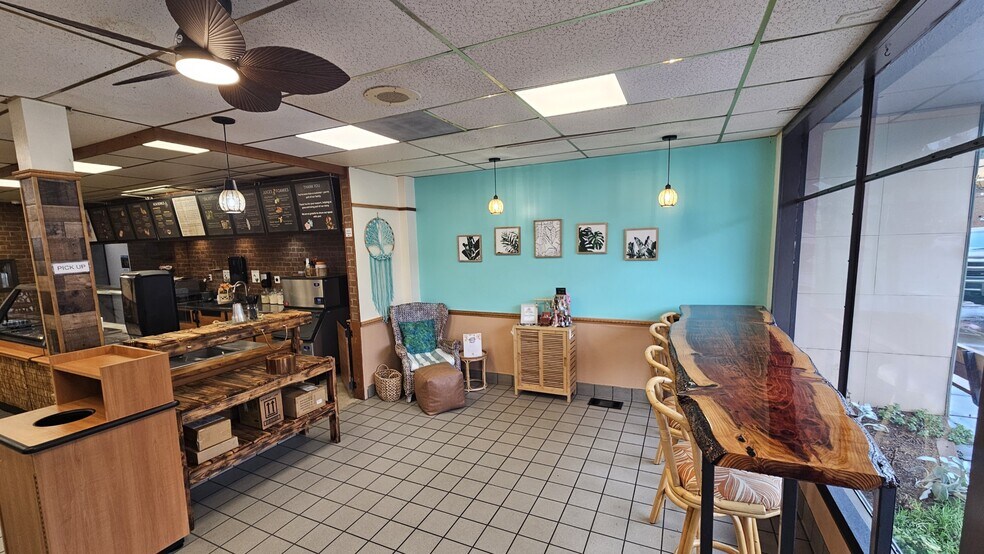 More Photos Of 165 N 1st St, Kalama Storefront For Lease