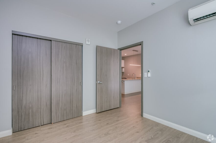 More Photos Of 211 W Mineral St, Milwaukee Apartments For Lease