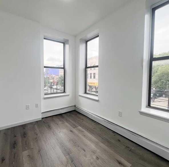 More Photos Of 856 Knickerbocker Ave, Brooklyn Storefront Retail Residential For Sale