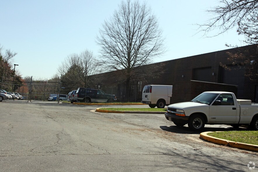 More Photos Of 901-999 Brightseat Rd, Landover Flex For Lease