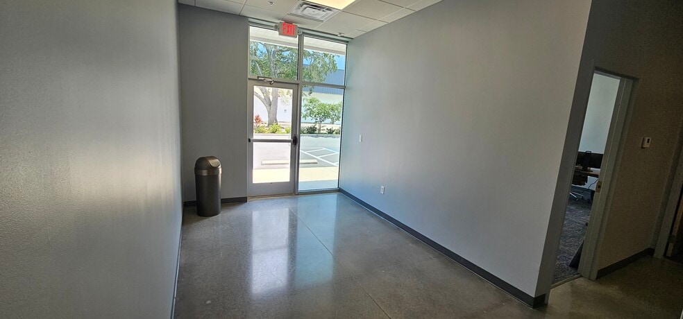 More Photos Of 4614 36th St, Orlando Light Distribution For Lease