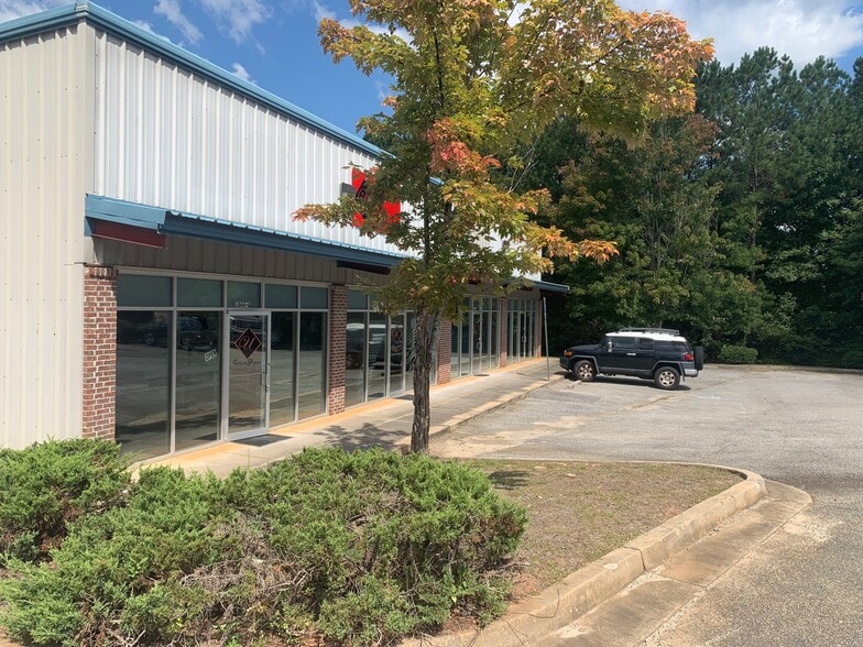 More Photos Of 1064 GA-16, Newnan Showroom For Sale