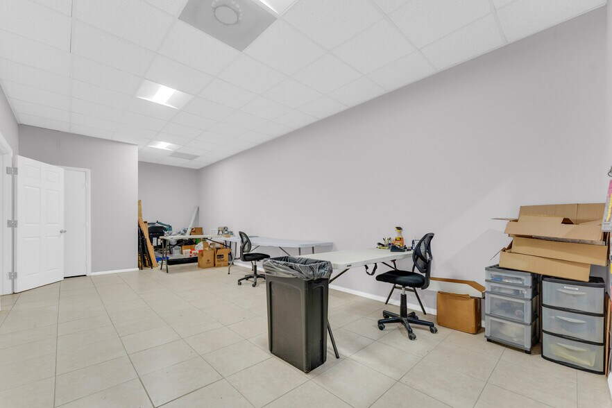 More Photos Of 501-513 Old Griffin Rd, Dania Warehouse For Sale