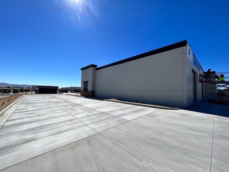 More Photos Of 12454 Industrial Center Dr, Victorville Manufacturing For Lease