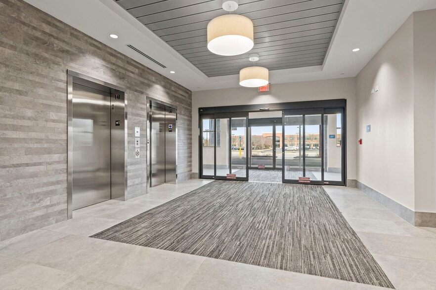 More Photos Of 6455 W Campus Oval, New Albany Medical For Lease