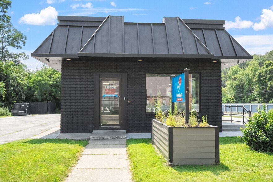 More Photos Of 50 W Center St, Lee Fast Food For Sale