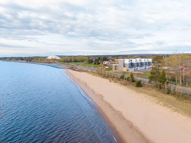 More Photos Of 2401 Lakeshore Blvd, Marquette Apartments For Sale