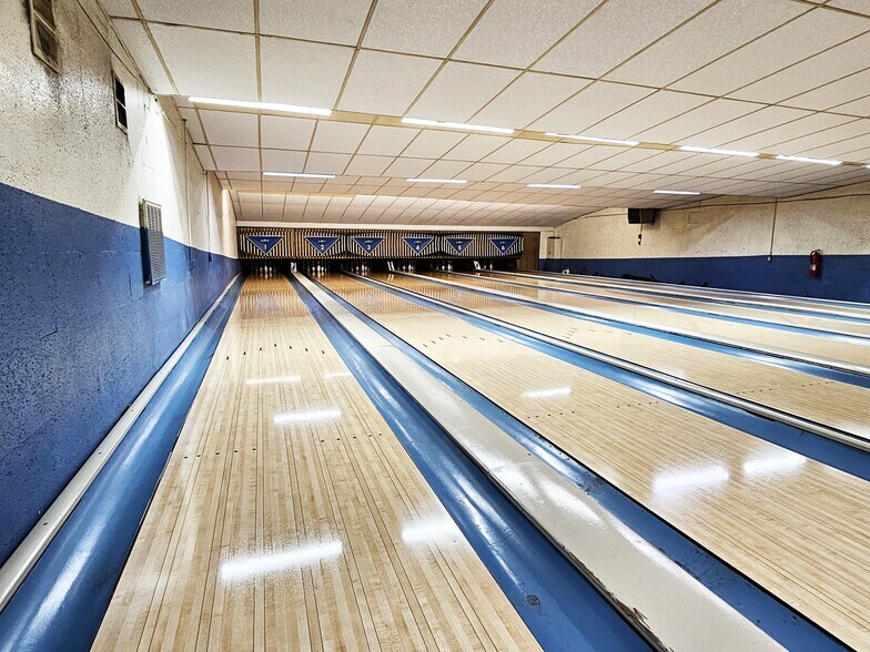 More Photos Of 527 Market St, Bolivar Bowling Alley For Sale