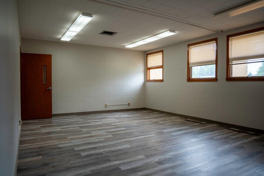 More Photos Of 330 W Halleck St, Papillion Religious Facility For Lease