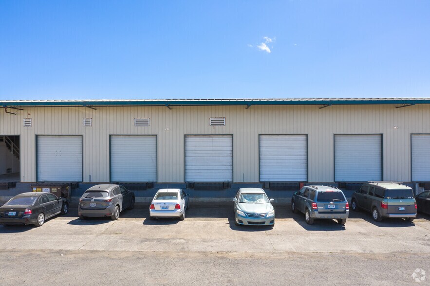More Photos Of 630 SW Walnut St, Hillsboro Warehouse For Sale