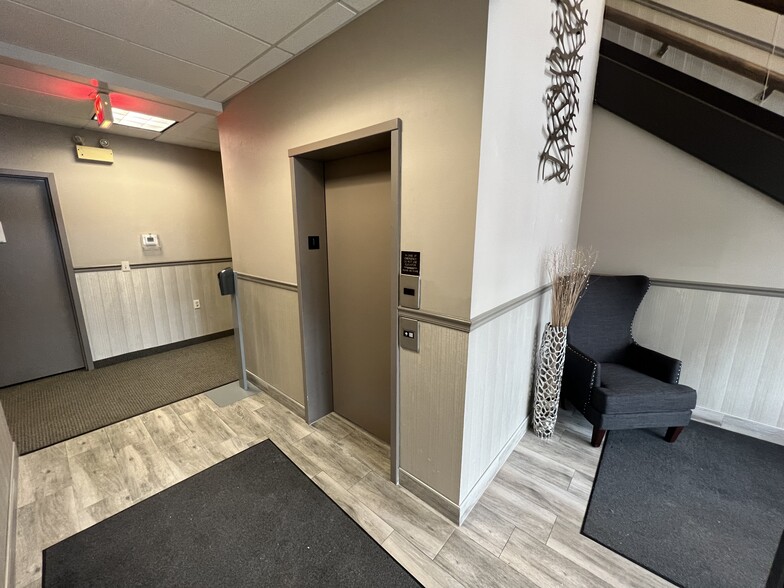 More Photos Of 21 Old Main St, Fishkill Office For Lease