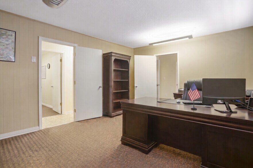 More Photos Of 6900 Fairfield Dr, Pensacola Office For Sale