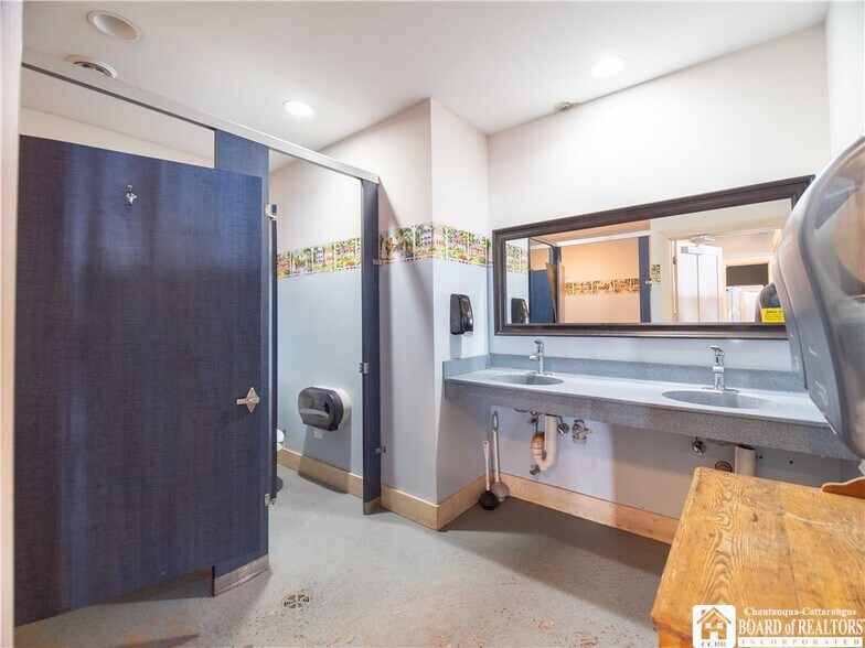 More Photos Of 188 S Erie St, Mayville Restaurant For Lease