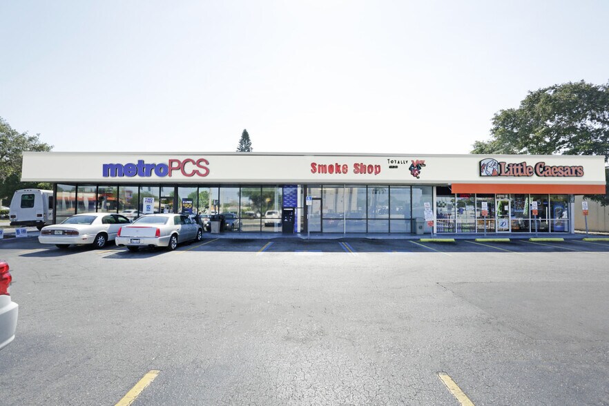 More Photos Of 4919 14th St, Bradenton General Retail For Sale