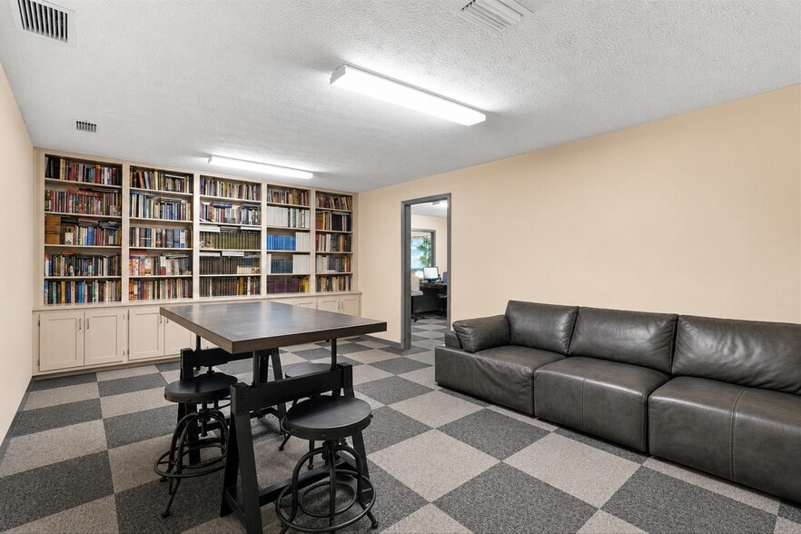 More Photos Of 7602 Kenya St, Jacksonville Specialty For Sale