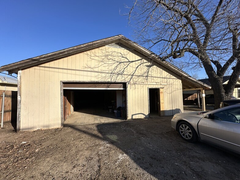 More Photos Of 417 S Prairie St, Pilot Point Land For Sale