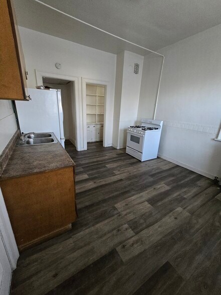 More Photos Of 924 S 19th St, Milwaukee Apartments For Sale