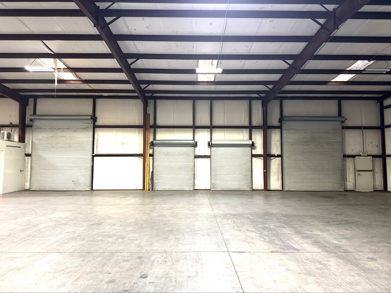 More Photos Of 391 Cable Industrial Way, Carrollton Warehouse For Lease