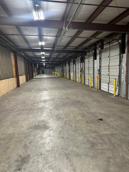 More Photos Of 1100 N Redmond Rd, Jacksonville Manufacturing For Lease