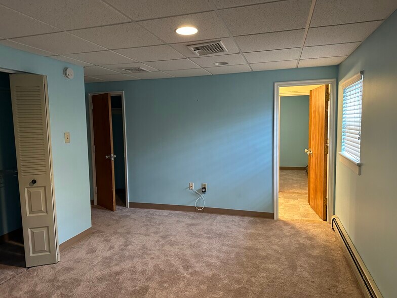 More Photos Of 37 W Haddon Ave, Oaklyn Sorority Fraternity House For Lease