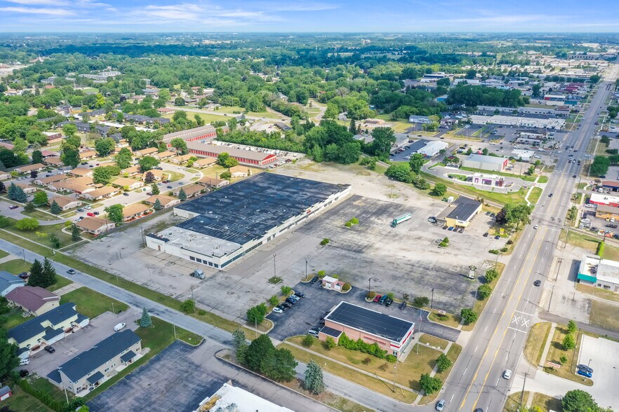 More Photos Of 2865-2885 Bay Rd, Saginaw Freestanding For Sale