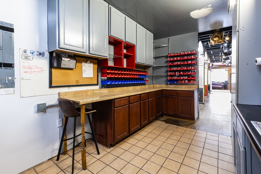 More Photos Of 811 Savannah Hwy, Charleston General Retail For Sale