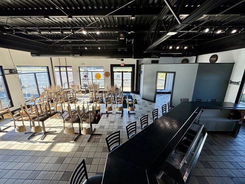 More Photos Of 6390 E Riverside Blvd, Loves Park Restaurant For Lease