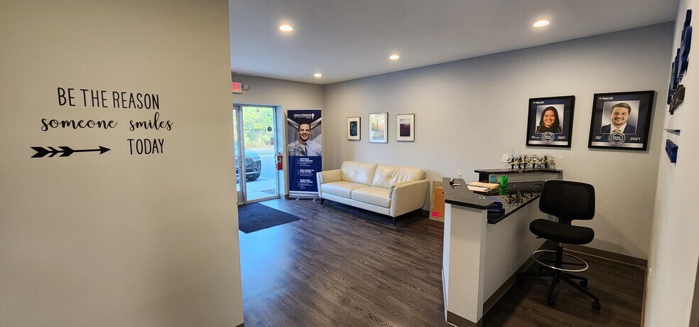 More Photos Of 2017 Corporate Dr, Wilmington Showroom For Lease