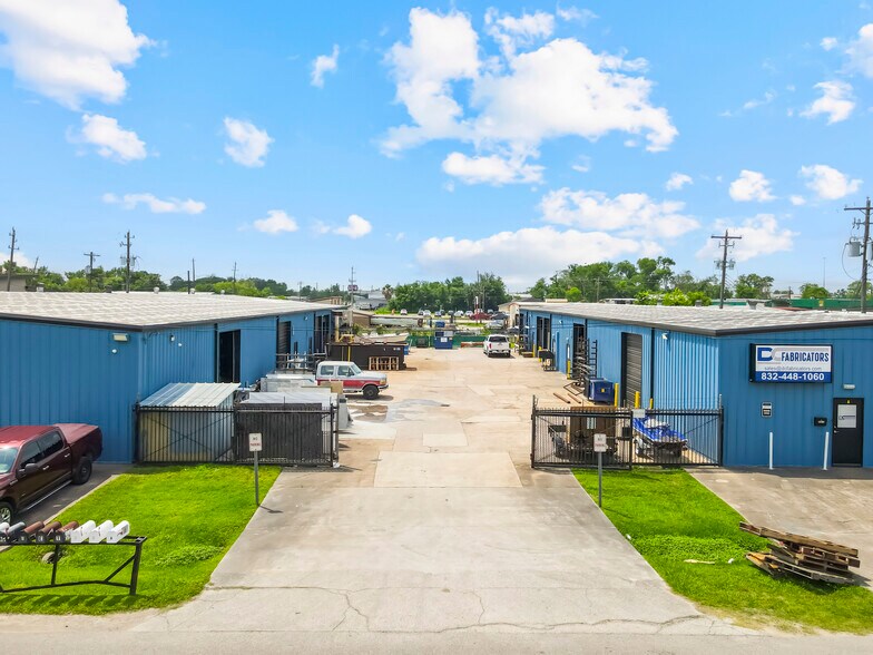 More Photos Of 940 Hodgkins St, Houston Warehouse For Lease